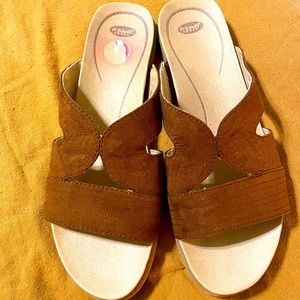 Dr sholls woman’s sandals.